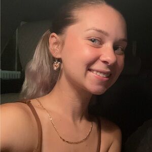 Meet your Posher, Hailey